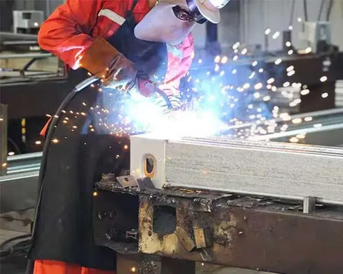 Steel chassis welding for modular camp units