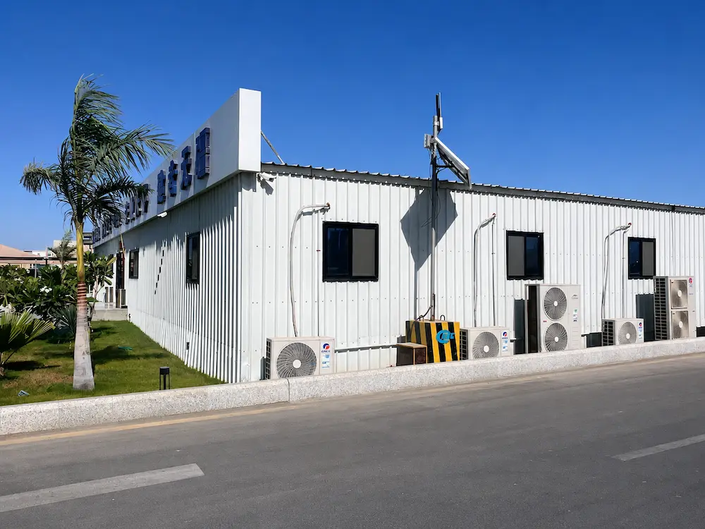 Wide-span LGS warehouse and store building